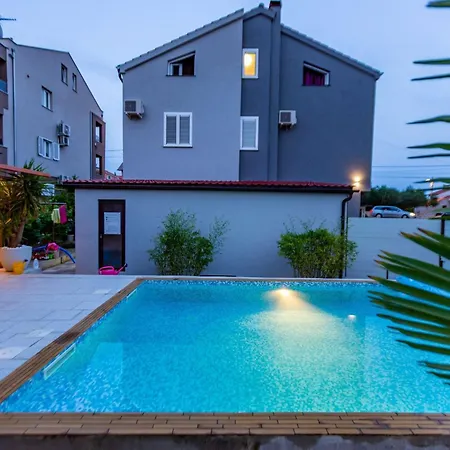 Lavish And Luxurious With Private Pool *
