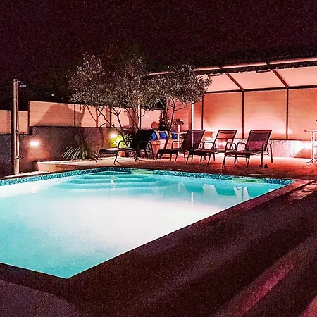 Lavish And Luxurious With Private Pool Zadar